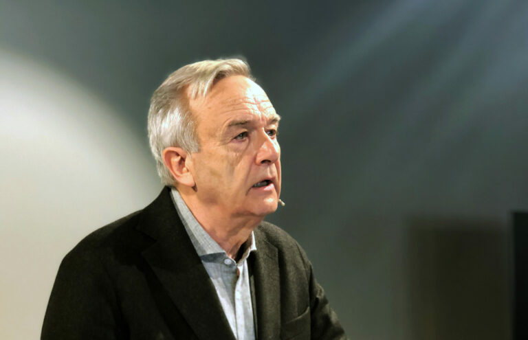 Tor-Aksel Busch foreleser på Fornebu senioruniversitet 2021